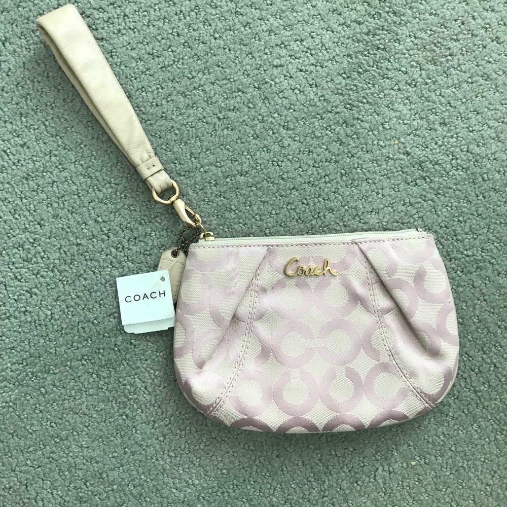 NEW Coach Pink New Wristlet 100% authentic